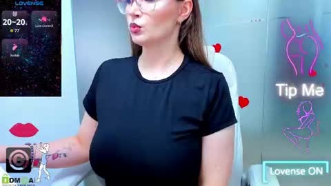 evelyne_rose online show from July 3, 2026, 5:03 am