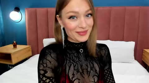 Evelyn online show from May 18, 2026, 1:56 am