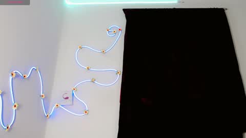 everlin_01 online show from May 18, 2026, 7:52 pm