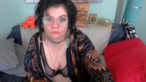 Everly online show from October 30, 2025, 4:41 pm