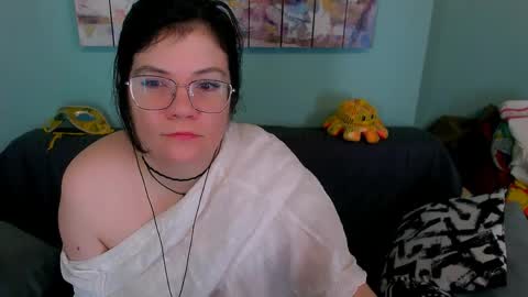 Everly online show from April 15, 2026, 2:40 am