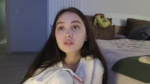 evi_woow online show from April 25, 2026, 8:39 pm