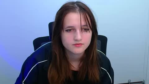 Snapshot of evie_leee chatting on November 8, 2025, 12:16 pm Evie online show from November 8, 2025, 12:16 pm