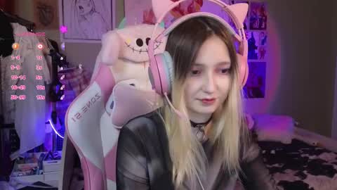 Evie online show from February 6, 2025, 9:06 pm