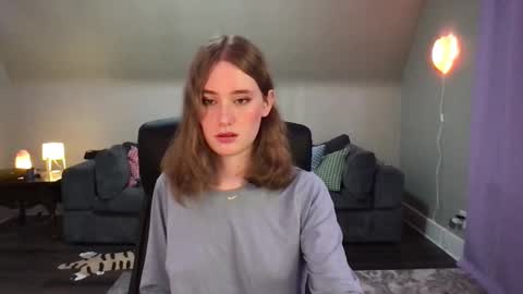 Snapshot of eviecam chatting on December 6, 2024, 8:51 pm Evie3 online show from December 6, 2024, 8:51 pm