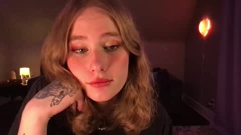 Snapshot of eviecam chatting on December 18, 2024, 6:21 am Evie3 online show from December 18, 2024, 6:21 am