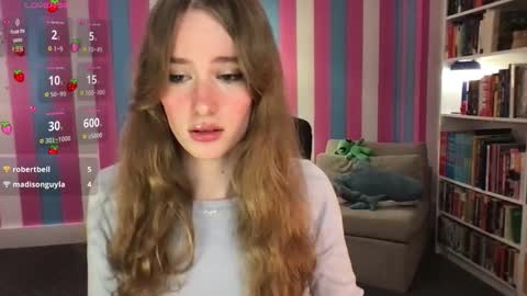 Snapshot of eviecam chatting on December 18, 2025, 9:21 pm Evie3 online show from December 18, 2025, 9:21 pm