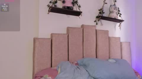 Ivi Alejandra  online show from February 25, 2026, 1:21 pm