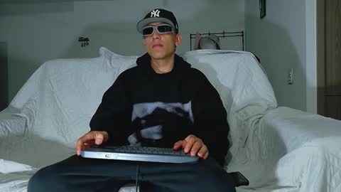 evil_boss1 online show from April 25, 2026, 6:16 am