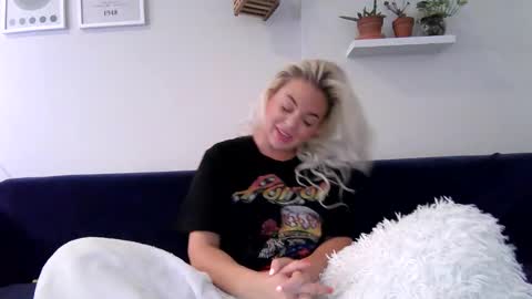 Badblondebunny online show from February 19, 2026, 12:39 am