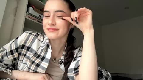 Chloe online show from May 13, 2026, 3:42 pm