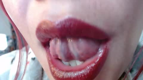 Snapshot of evolethmontenegros chatting on December 5, 2024, 5:26 am Evoleth online show from December 5, 2024, 5:26 am