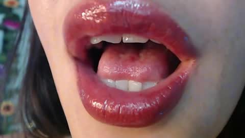 Snapshot of evolethmontenegros chatting on December 13, 2024, 5:49 am Evoleth online show from December 13, 2024, 5:49 am