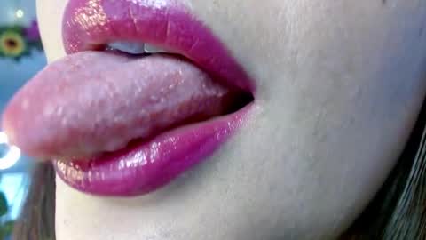 Snapshot of evolethmontenegros chatting on December 19, 2024, 3:40 am Evoleth online show from December 19, 2024, 3:40 am