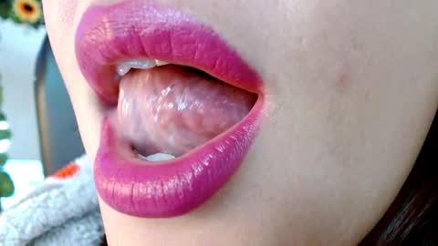 Snapshot of evolethmontenegros chatting on January 9, 2025, 6:48 am Evoleth online show from January 9, 2025, 6:48 am