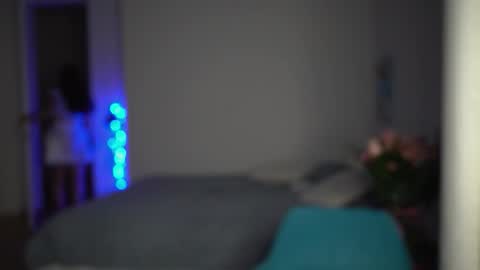 ewelynscott online show from November 19, 2025, 8:42 pm