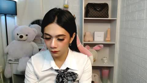 exotictssavie online show from February 12, 2025, 5:05 pm