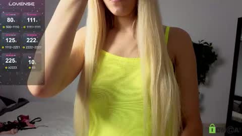 M4ry  online show from October 29, 2025, 11:45 am