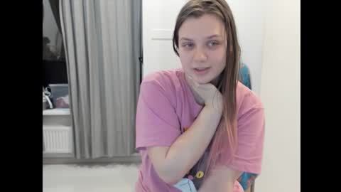 Snapshot of eyes_say_yes chatting on February 16, 2026, 6:15 pm Yara online show from February 16, 2026, 6:15 pm