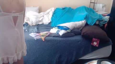 Snapshot of eyeswall0w chatting on February 24, 2026, 3:32 pm eyeswall0w online show from February 24, 2026, 3:32 pm