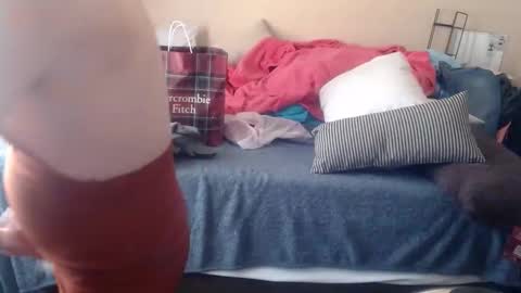 Snapshot of eyeswall0w chatting on February 28, 2026, 1:23 pm eyeswall0w online show from February 28, 2026, 1:23 pm