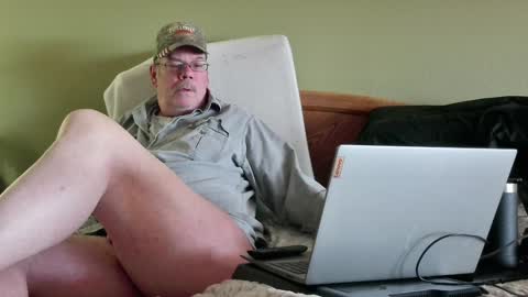 Eyeswideshut63 online show from January 18, 2025, 6:43 pm