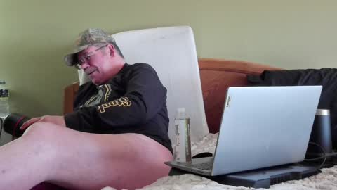 Eyeswideshut63 online show from January 20, 2025, 5:27 pm