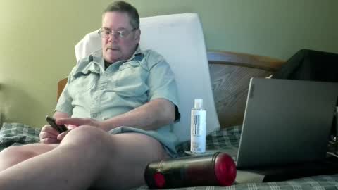 Eyeswideshut63 online show from February 12, 2025, 5:37 am