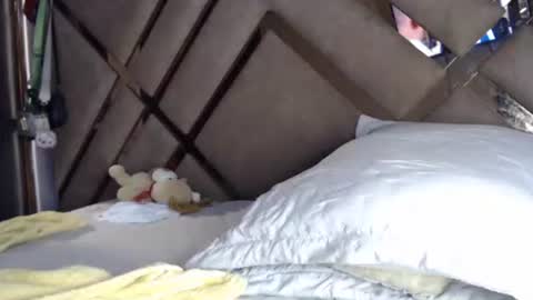 eyshaexotii online show from September 11, 2025, 2:33 am