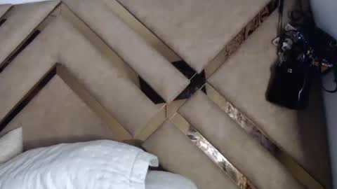 eyshaexotii online show from September 22, 2025, 2:46 am