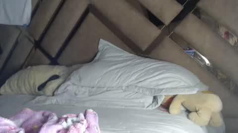 eyshaexotii online show from November 14, 2025, 12:15 pm