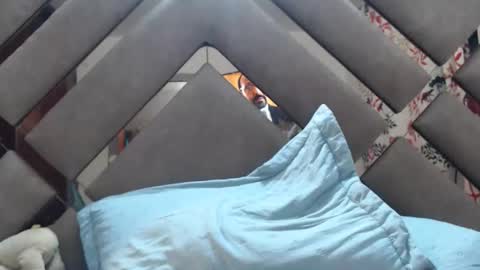 eyshaexotii online show from December 19, 2025, 3:57 am