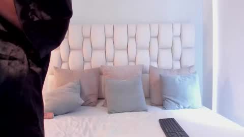  Fabi  online show from February 25, 2025, 5:47 pm