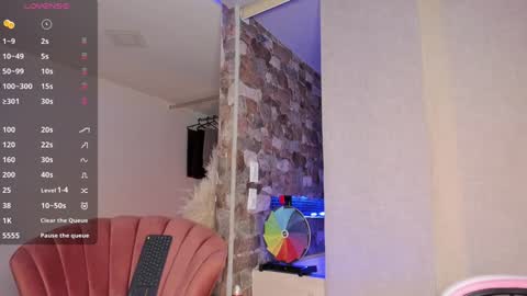 Thianna online show from December 4, 2024, 7:01 pm