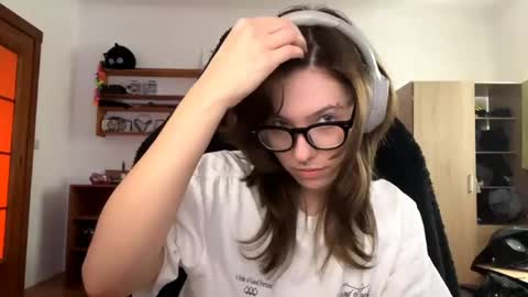 Loly online show from April 17, 2026, 2:20 pm