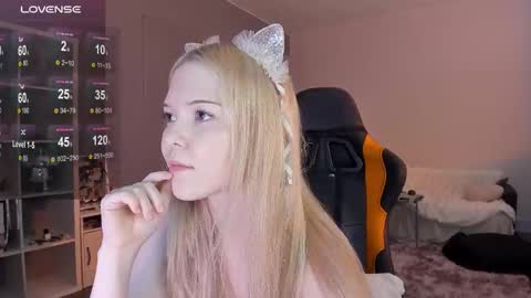 fairy_casey online show from December 2, 2025, 7:53 pm