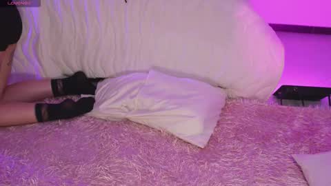 Sara  REMEMBER TO LEAVE A THUMB UP online show from February 6, 2026, 3:55 am