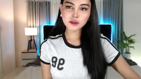 Snapshot of fallfromabove chatting on October 17, 2025, 1:14 pm Belly Conklin online show from October 17, 2025, 1:14 pm