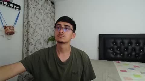 Snapshot of fallgays chatting on September 21, 2025, 11:17 pm FallGays online show from September 21, 2025, 11:17 pm