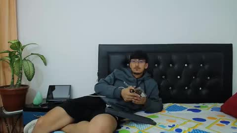 Snapshot of fallgays chatting on February 18, 2026, 11:44 pm FallGays online show from February 18, 2026, 11:44 pm