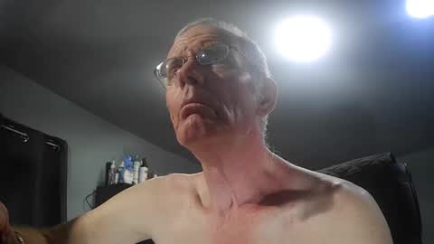 fantasyresort online show from April 16, 2026, 3:07 am