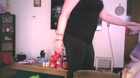 Snapshot of fapqueenc17 chatting on December 22, 2024, 5:32 pm Scarlett online show from December 22, 2024, 5:32 pm