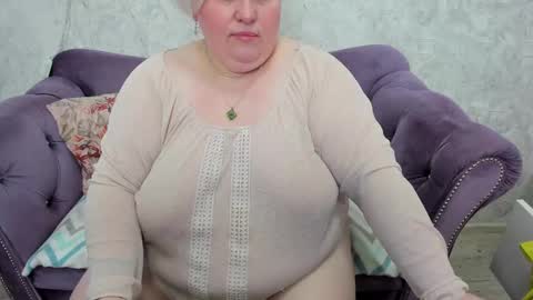 fashiona online show from February 4, 2025, 7:29 am