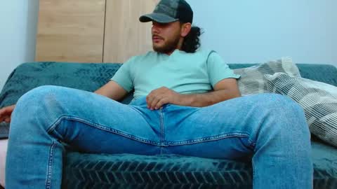 favid95 online show from September 18, 2025, 2:02 am