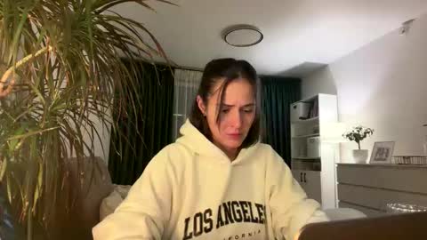 Snapshot of fedariss chatting on December 19, 2025, 7:54 pm Fedariss online show from December 19, 2025, 7:54 pm