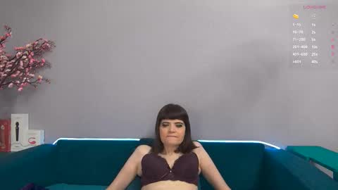Snapshot of feelsgoodwoman chatting on September 17, 2025, 3:19 am Laura online show from September 17, 2025, 3:19 am
