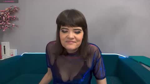Snapshot of feelsgoodwoman chatting on October 2, 2025, 5:25 am Laura online show from October 2, 2025, 5:25 am