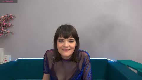 Snapshot of feelsgoodwoman chatting on October 5, 2025, 11:13 pm Laura online show from October 5, 2025, 11:13 pm