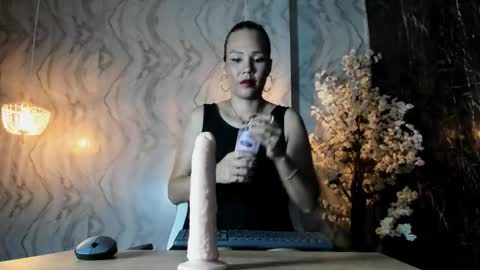 feetbynic online show from October 25, 2025, 2:24 pm