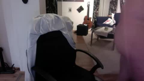 Snapshot of feetkissboy chatting on November 7, 2025, 4:29 pm feetkissboy online show from November 7, 2025, 4:29 pm